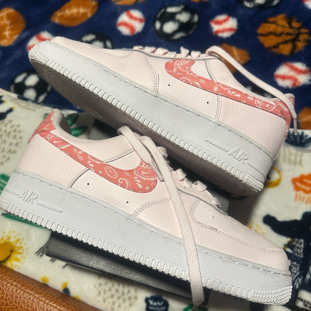 Nike Air Force 1 Low 07’ (Pearl Pink Paisley)